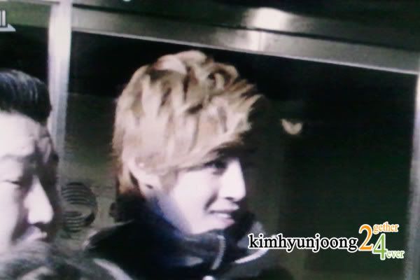 [HJL] Saliendo despues de la actuacion en 2011 SBS Gayo Daejun Festival [30.12.11]  30_2