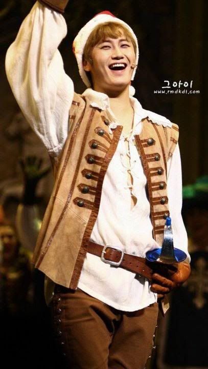 [YS] "The Three Musketeers" Musical Curtain Call [24.12.11] (4)   378990_215690601846231_145767695505189_483784_1633593847_n