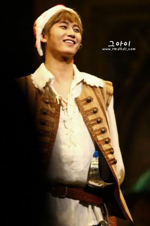 [YS] "The Three Musketeers" Musical Curtain Call [24.12.11] (4)   404204_215690651846226_145767695505189_483785_819025383_n