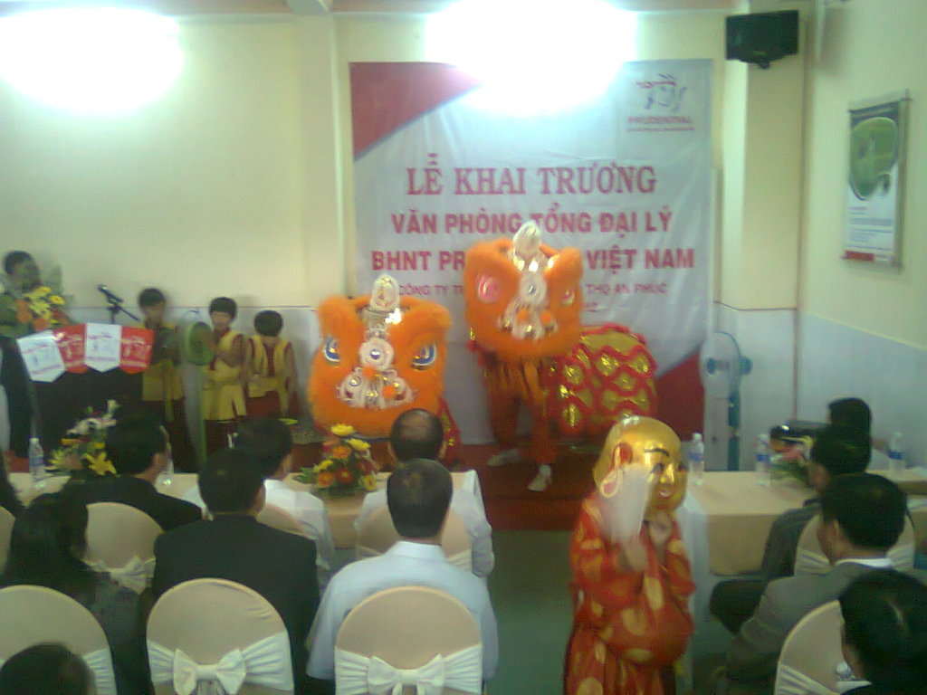 Kiến Nghĩa múa show khai trương & hội nghị PRUDENTIAL ngày 16&17-03-2012 Hinh0120