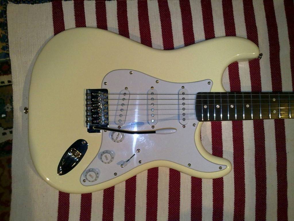 MODS SQUIER BULLET ABANDONADA IMG_0630