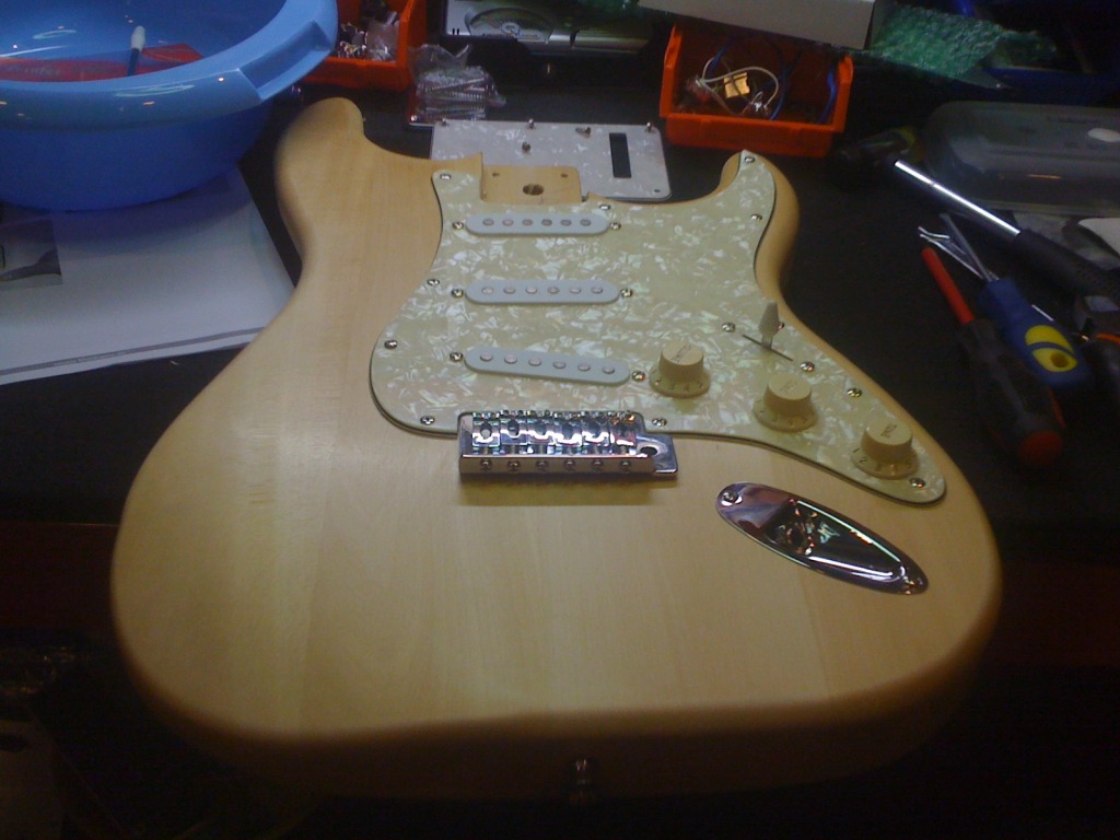 STRATOCASTER KIT BUILD CUSTOM IMG_0246