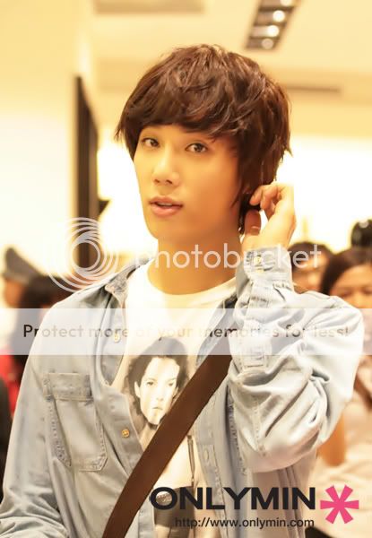 [JM+HJB] Jungmin de compras en Tailandia y HyungJun en el hotel IMG_2037copy