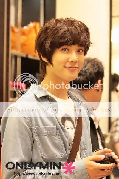 [JM+HJB] Jungmin de compras en Tailandia y HyungJun en el hotel IMG_2054copy