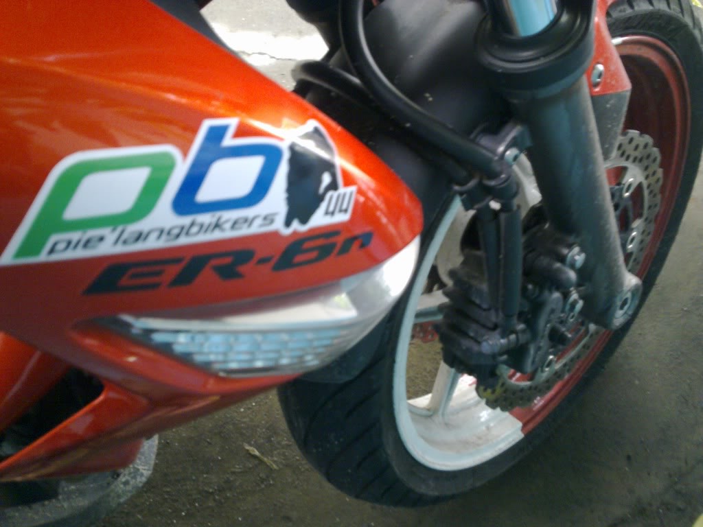 Stiker hensem dan bergaya yg anda lekat pd moto.. 13042011298