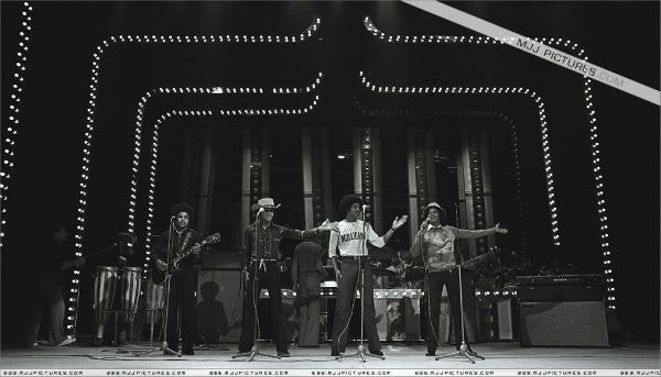 The Jacksons Rehearse For A Performance (London, UK May 1977) 001