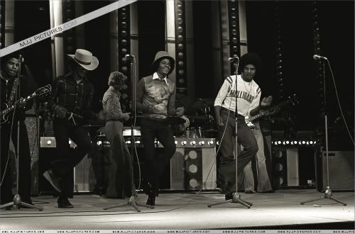 The Jacksons Rehearse For A Performance (London, UK May 1977) 002