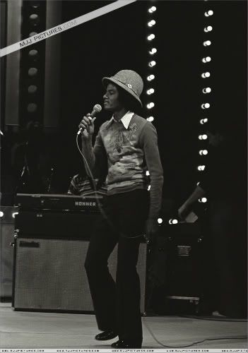The Jacksons Rehearse For A Performance (London, UK May 1977) 003