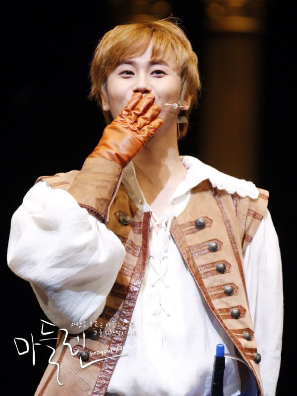 [YS] ‘Three Musketeers’ Musical [27.11.11] (2) 27-2