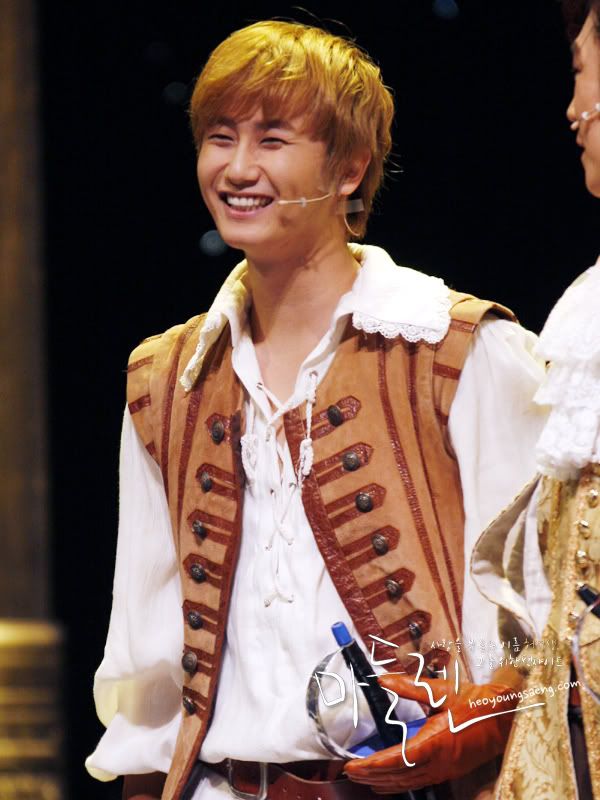 [YS] ‘Three Musketeers’ Musical [27.11.11] (2) 27-3