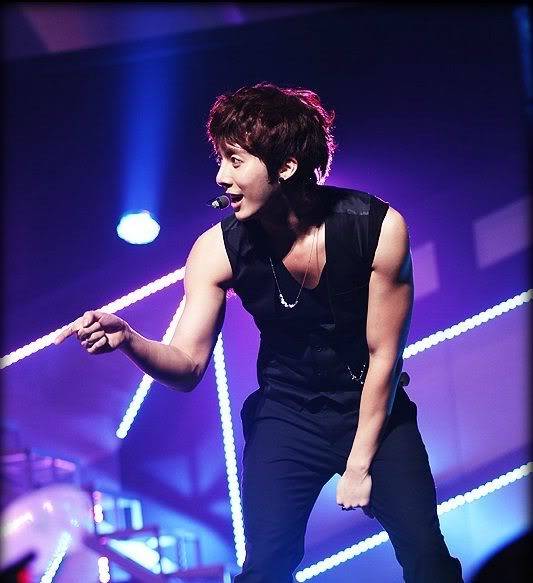 [HJB] Foto desde JJUNAWAY ~ sexy Kangmin 383193_203154923099799_145767695505189_450061_125256689_n