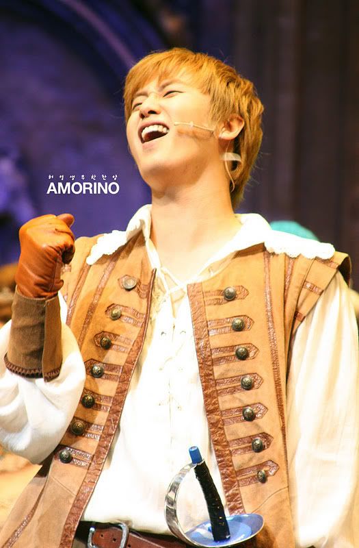 [YS] ‘Three Musketeers’ Musical [27.11.11]  Amor4