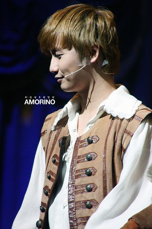 [YS] ‘Three Musketeers’ Musical [27.11.11]  Amor5