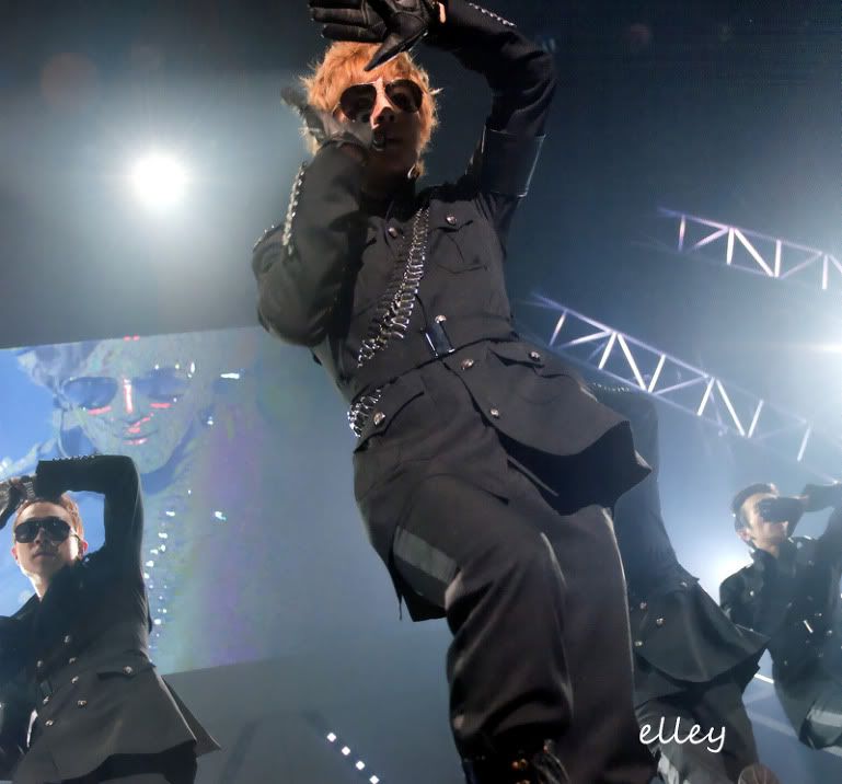 [scans] Kim Hyun Joong - "First Tour 2011 in Japan" - PIA Live Photo Magazine [04.12.11] (2) F101