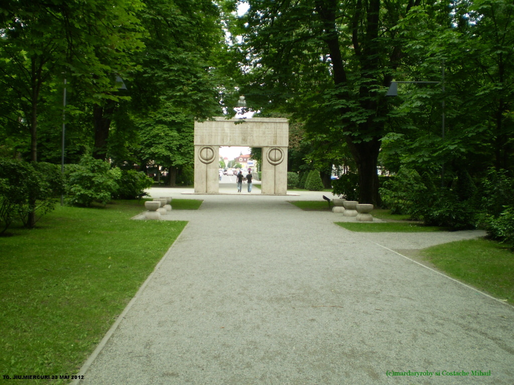 PARCUL CENTRAL CONSTANTIN BRANCUSI - TG. JIU P1010166