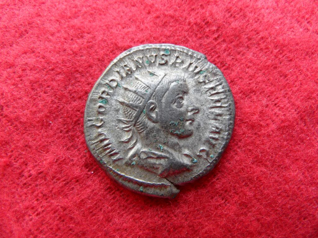 Antoniniano de Gordiano III.  VIRTVTI AVGVSTI, ceca Roma. SAM_0023_zps9cb354d0