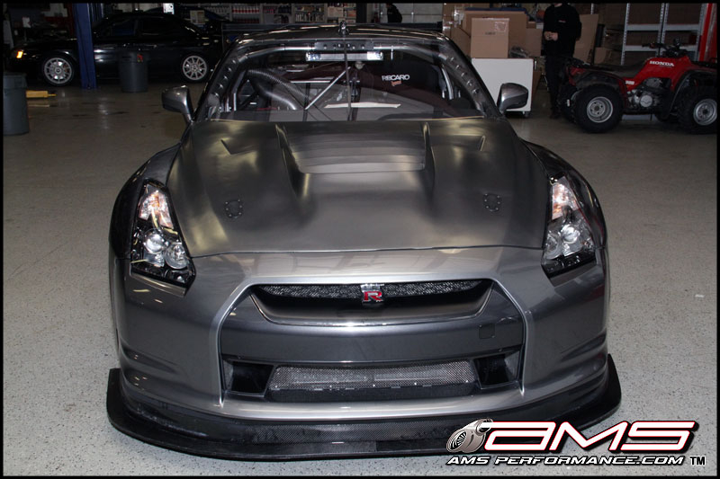 Nissan GT-R 2011 Alpha 12 - La Pesadilla De Bugatti Veyron AMS_World_Challenge_GT-R_Build_022211_01