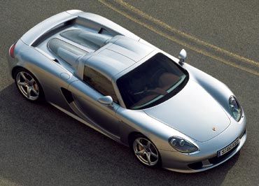 Un roadster de 612 CV a 330 km/h Porche-carrera-gt