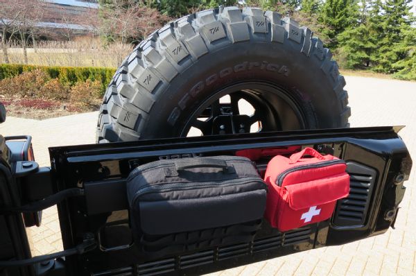 2014 Jeep e Mopar revelam 6 novos Concept Jeep para o 48th Annual Moab Easter Jeep Safari Jeep-Wrangler-Level-Red_bags