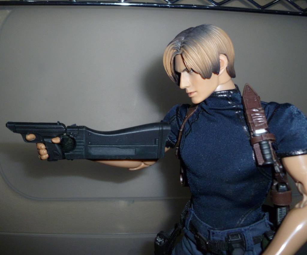 My Hot Toys Resident Evil Collection - Ada Wong update on 5/9/21! P1070812