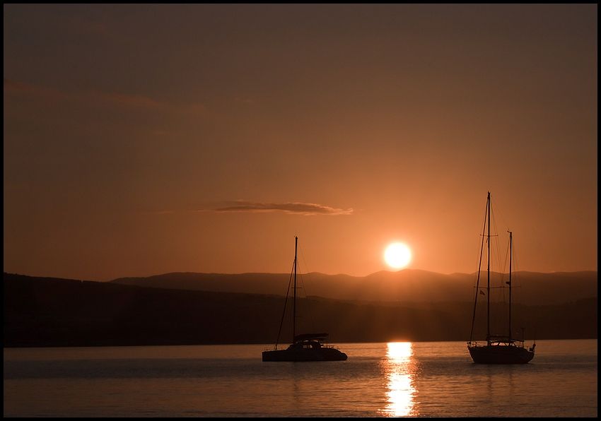 Le soleil se leve... Catamaran2-BorderMaker