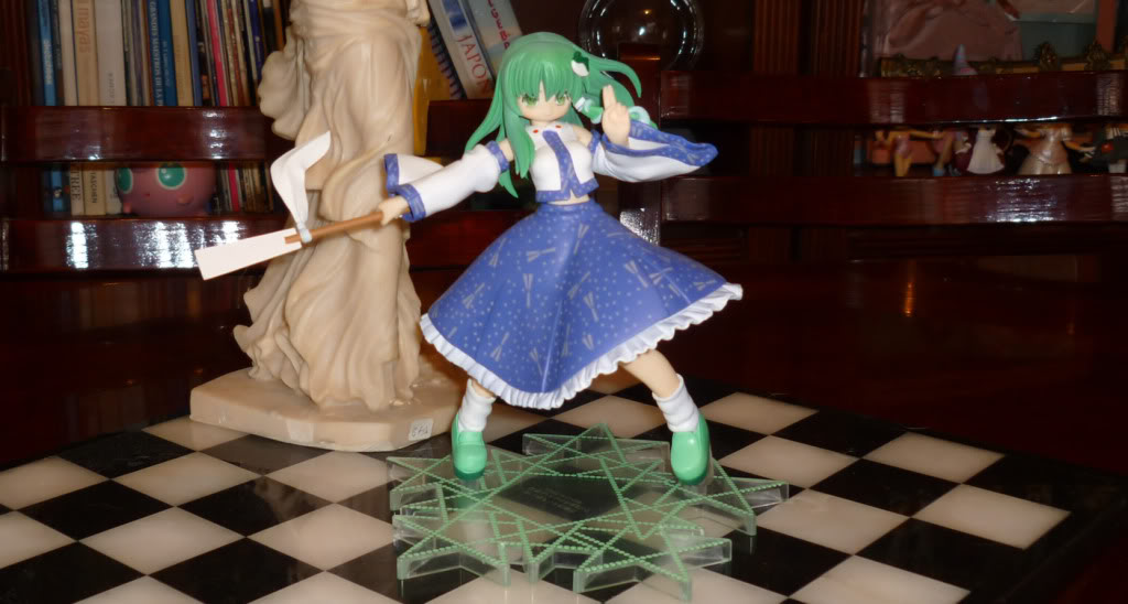 Últimas adquisiciones de figuras, Manga, Anime, Videojuegos y Merchandise en Gnrl. 2011 (4) - Página 2 Sanae01