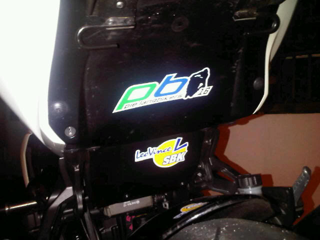 Stiker hensem dan bergaya yg anda lekat pd moto.. PBsticker