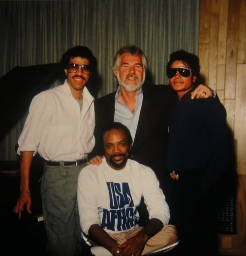 Témoignages de gens qui ont côtoyé ou rencontré Michael. Artistes, des gens qui ont travaillé avec lui, ou pour lui, des amis, de gens de sa famille etc... - Page 13 LionelRichie_KennyRogers_MichaelJackson_QuincyJones