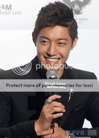 [HJL] ‘Break Down’ Showcase Press Conference [07.06.11] (2) 246786_10150200400013192_333201033191_6950342_2946178_n