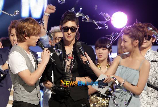 [HJL+YS] Mnet Countdown (16.6.11) 248717_211179012254301_144337028938500_612788_7030404_n