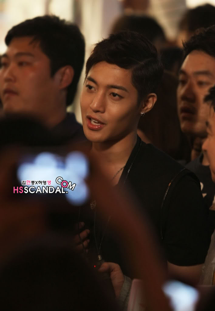 [HJL] En Hongdae grabando Guerilla Date  8f4af80fffc0ccd7d53f7cc3