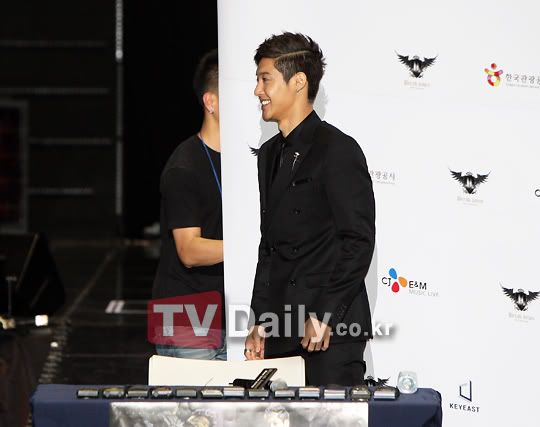 [HJL] ‘Break Down’ Showcase Press Conference [07.06.11] C28b9d4456c53c6baec3abea