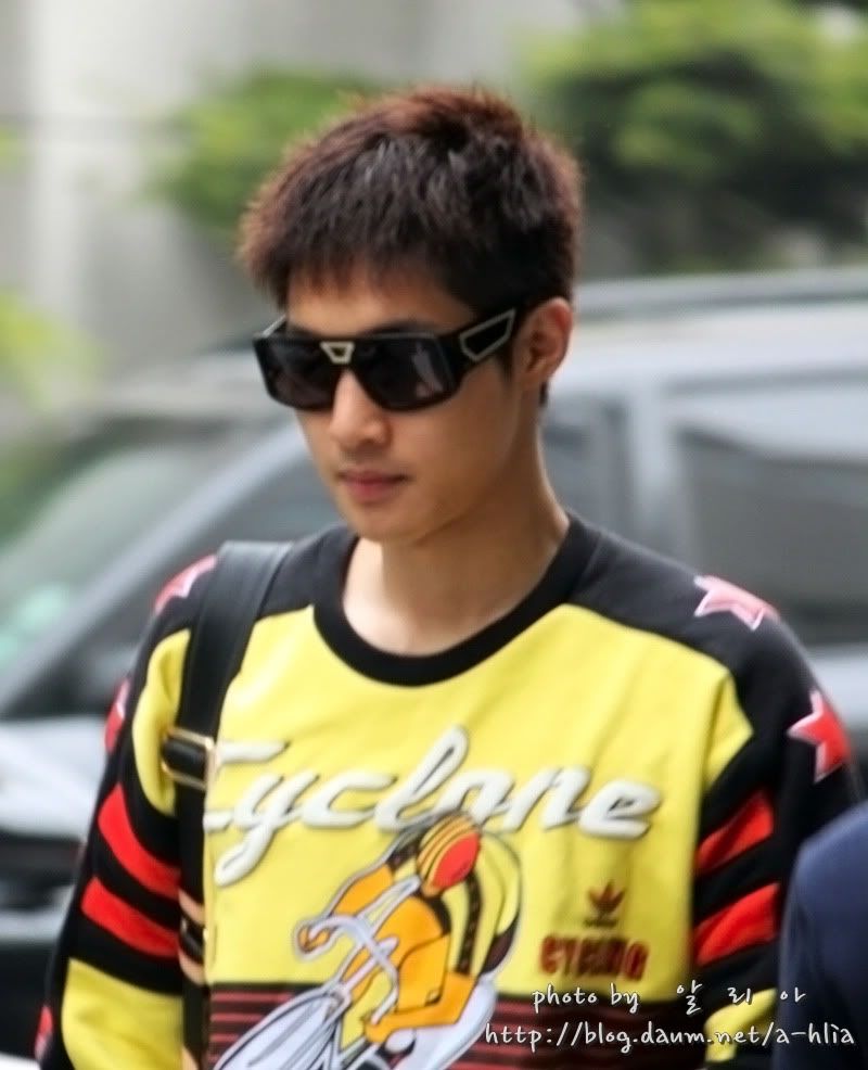 [HJL] Llegando y saliendo de Music Bank [10.06.11] D5837d4fa0b1ec98a6ef3f1