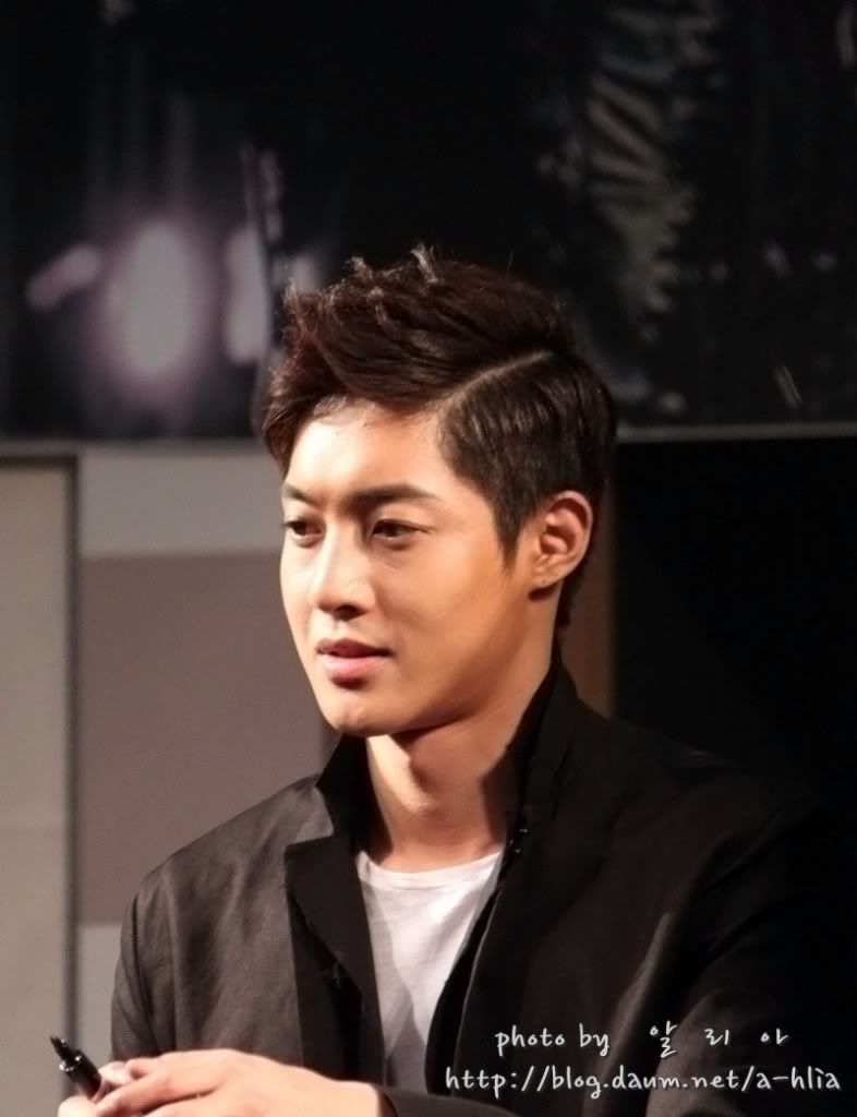 [HJL] ‘Break Down’ album fansign event (4) D858818b7bc2479a53da4b72