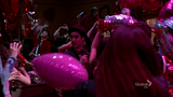 [Glee] Saison 3 - Episode 13 - Heart Th_heartcaps006