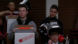 [Glee] Saison 3 - Episode 20 - Props Th_propscaps028