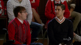 [Glee] Saison 4 - Episode 12 - Naked - Page 2 Th_nakedcap011