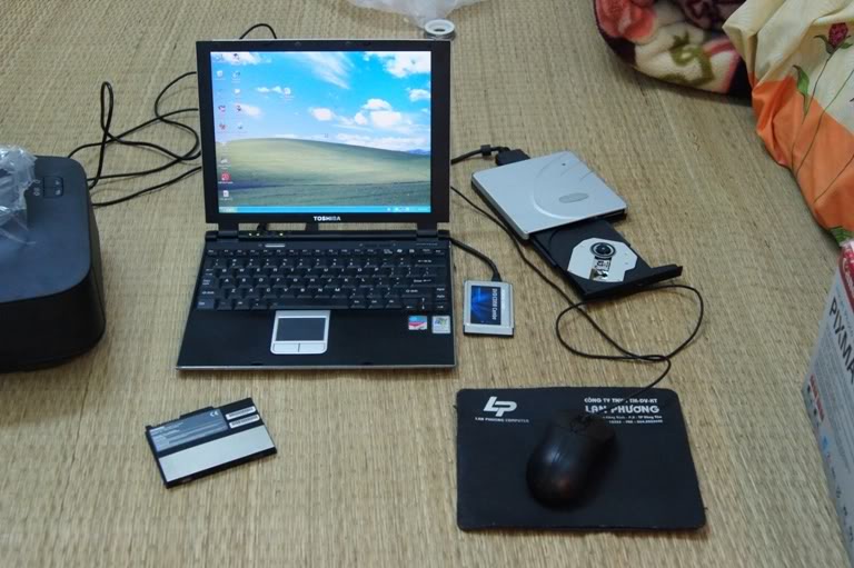 latop toshiba r100 top máy tính mỏng nhất thế giới giá rẻ DSC03722