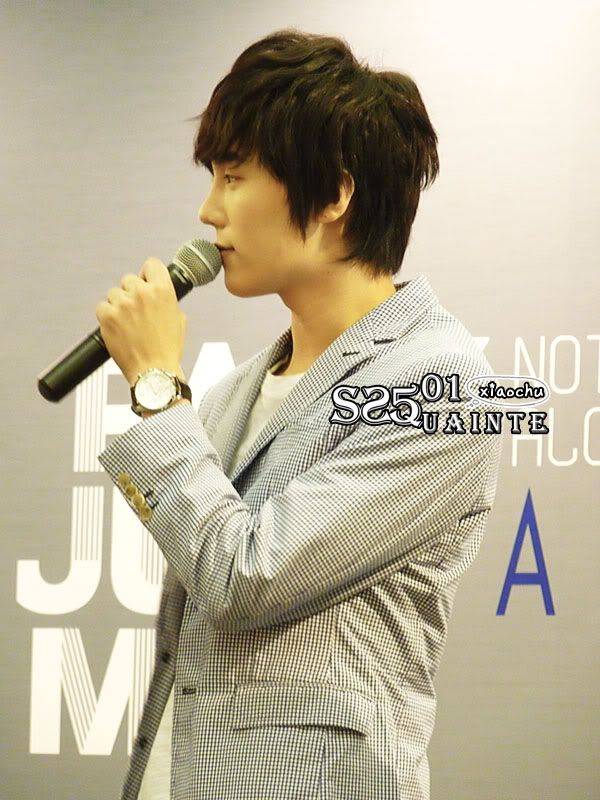 [JM] ‘Not Alone’ Album Autograph Session en Singapur (3) 25b43622f29a776d5143c16c