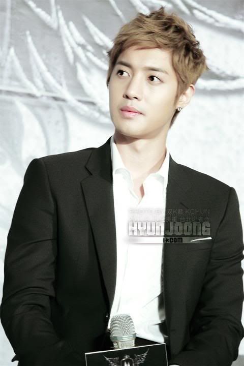 [HJL] ‘Break Down’ Press Conference en Taiwan [15.08.11] (6) 296662_268562049836705_231614143531496_1169077_2808587_n