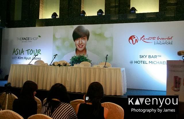 [HJL] THEFACESHOP Singapore Press Conference 298912_250637321633294_126224380741256_790677_4438812_n