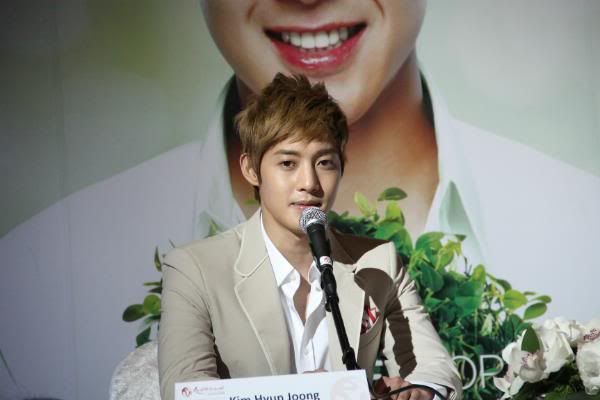 [HJL] THEFACESHOP Singapore Press Conference (2) 300278_269016299791280_231614143531496_1170604_4634312_n