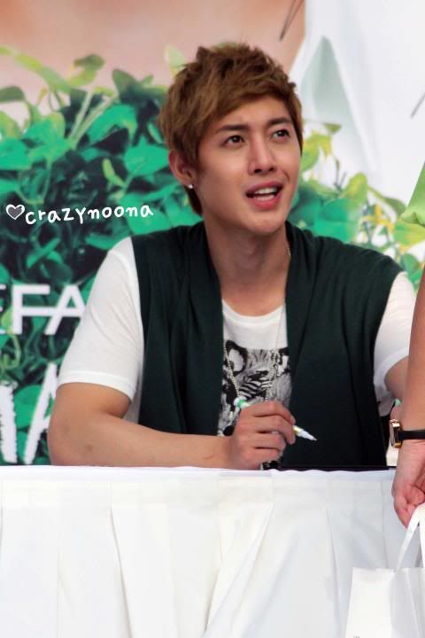 [HJL] TFS event in The Coliseum, Resorts World [19.8.11] (2) 300297_269196606439916_231614143531496_1171360_1703608_n