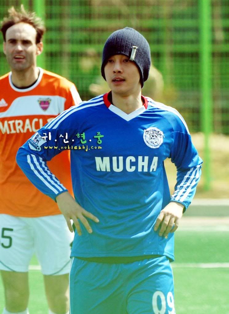 [HJL] En el partido de futbol de FC MEN [26.03.11] (8) 6a09453f70ee26670b55a9e3