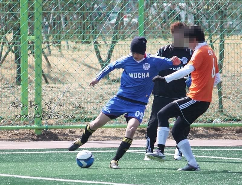 [HJL] En el partido de futbol de FC MEN [26.03.11] (4) 7d88b354d07a9a4e377abe36