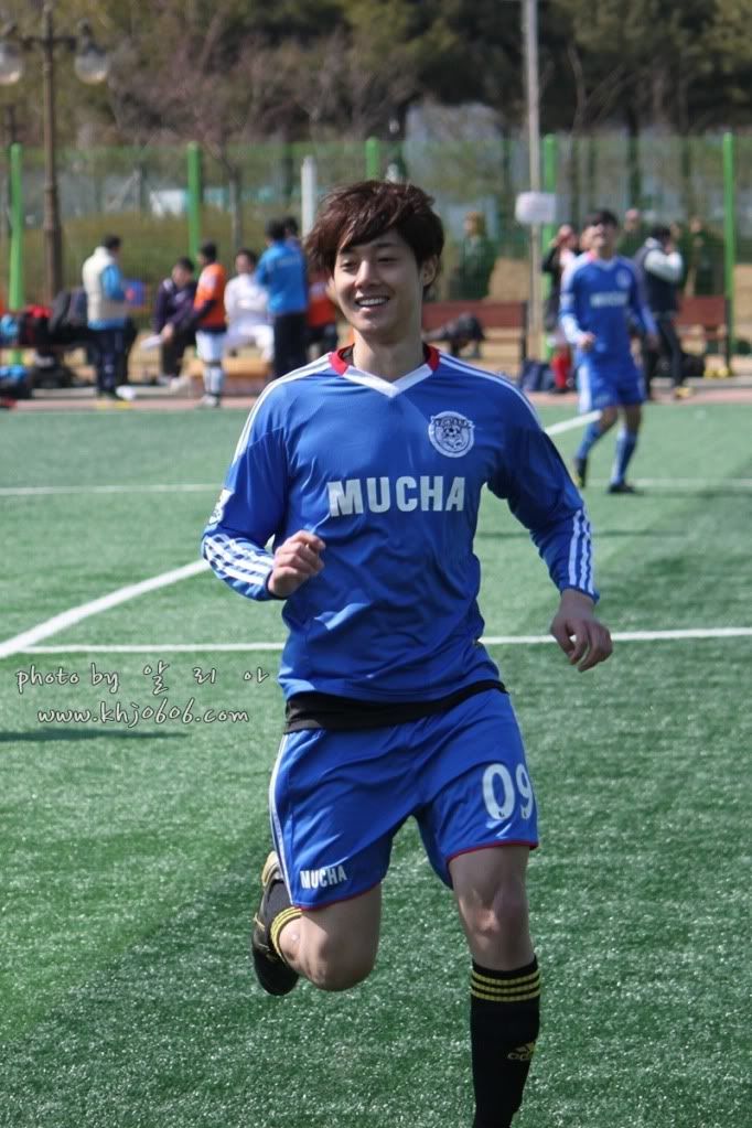 [HJL] En el partido de futbol de FC MEN [26.03.11] (4) 85a5afaababebf9a7dd92a36