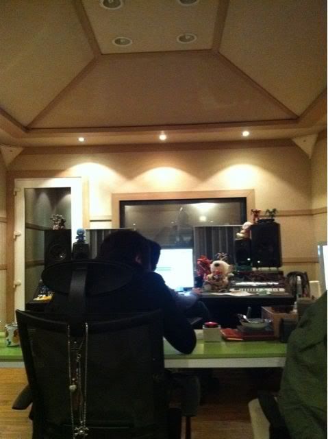 [trans+fotos] YoungSaeng, HyungJun, B2M en Twitter (22/23/25/28/29.3.11) 99riv-1