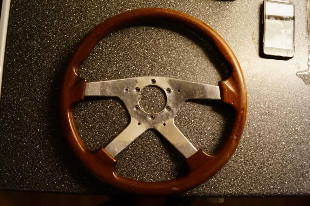 Got an aftermarket steeringwheel DSC09525-1_zps1fe573df