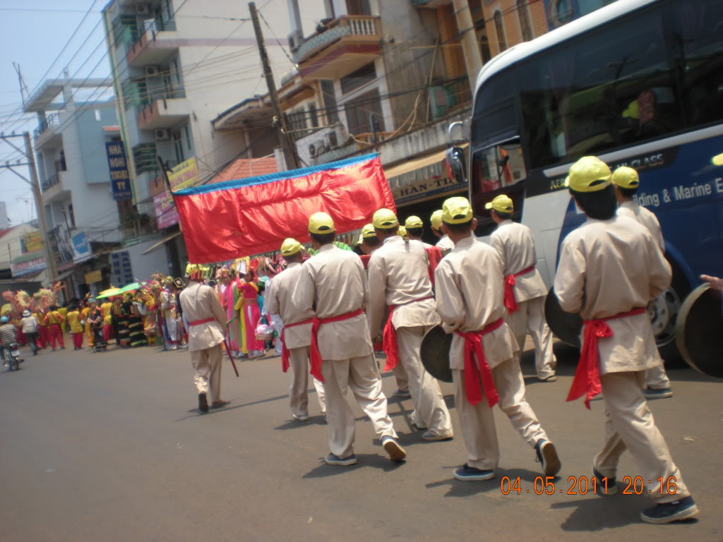 Lễ rước cộ Bà Rá - B.Phước 5-4-2011  DSCN2414