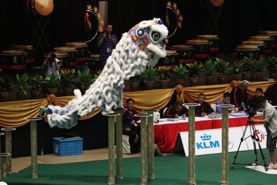 [Hinh] Ngày thi đấu đầu tiên giải gentting world lion dance championship 531650_475511935811095_1543710619_n